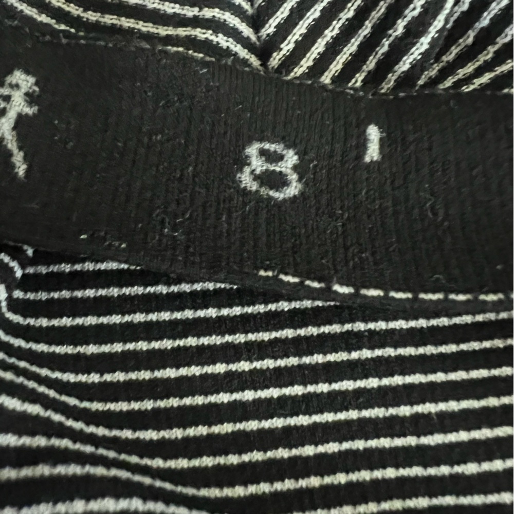 Lululemon bundle black & white stripe shirt (8) gray tank (6). - Picture 12 of 13